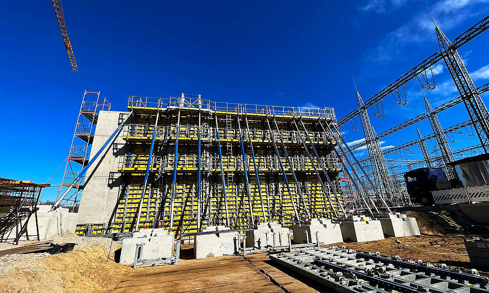 Erweiterung und Umbau einer 380-kV-Anlage